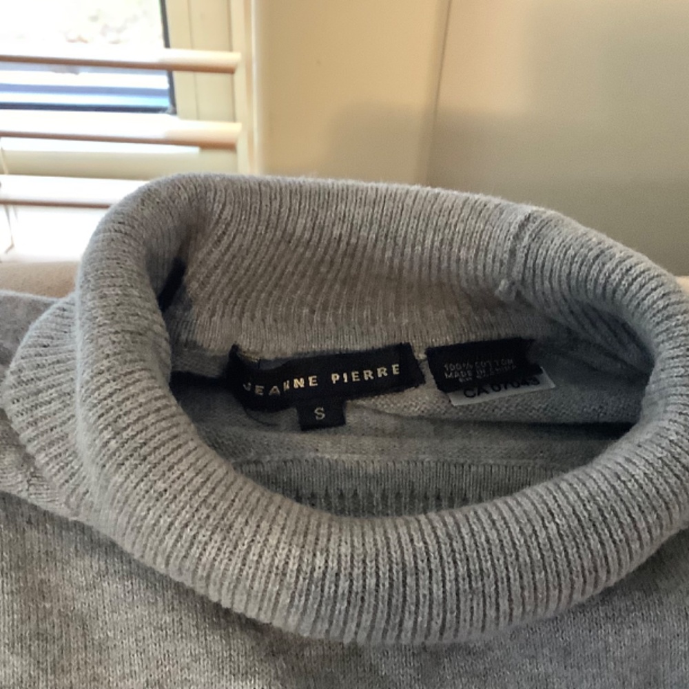 Sweaters - Picture 16 of 16